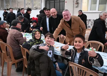 Fatih Karabatı sokak iftarında vatandaşlarla buluştu
