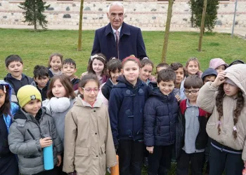 “İki adet İznik çinisinin ülkemize iadesini sağladık”