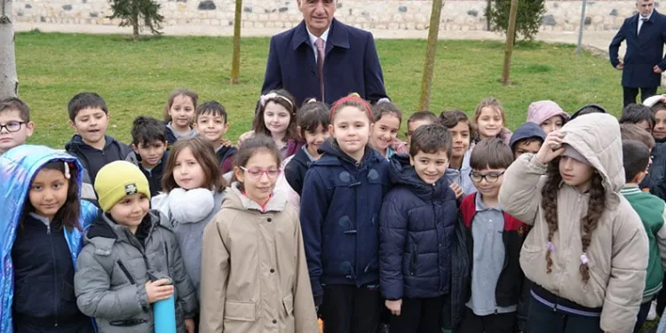 “İki adet İznik çinisinin ülkemize iadesini sağladık”