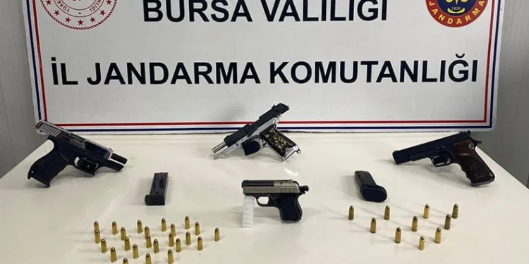 Bursa’da ruhsatsız silahlar ele geçirildi