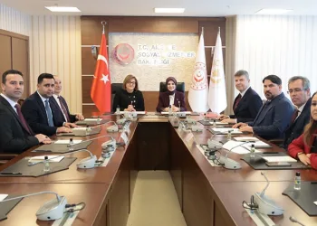 Bakan Göktaş’tan yaşlı bakım merkezi protokolü