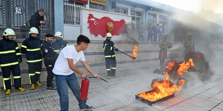 Osmangazi’de gerçeğini aratmayan yangın tatbikatı