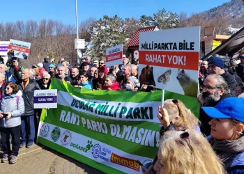 Uludağ Milli Parkı’nda “Yasayı geri çek” eylemi