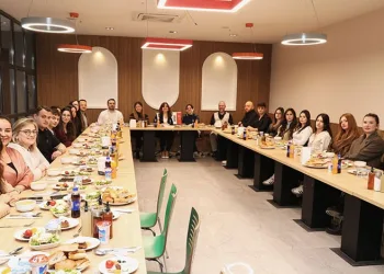 Girişimci adayı öğrenciler işi mutfağında öğreniyor