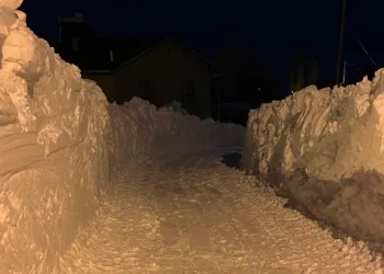 Kar kalınlığı iş makinesinin boyunu geçti