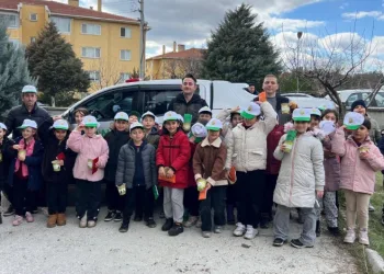 Gediz’de minik eller geleceğe nefes oluyor