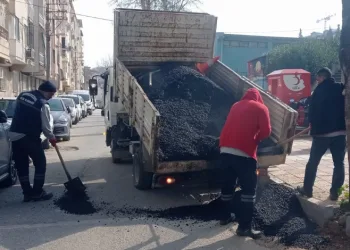 Şehzadeler’de bozulan yollar onarılıyor