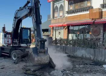 Kumbahçe sahilinde işgalden temizleniyor