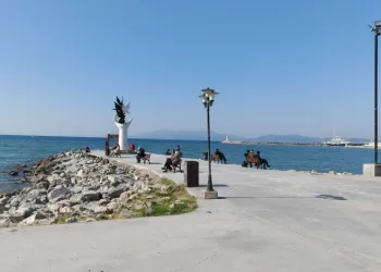 Kuşadası, Mart ayında yazı yaşadı