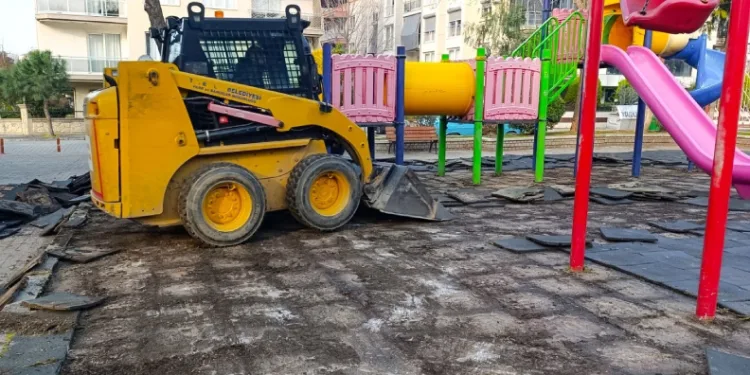 Efeler’in parkları yenileniyor