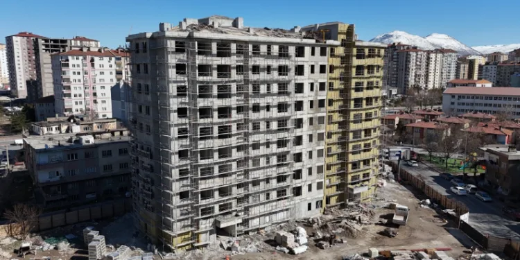 Aydınlıkevler’de kentsel dönüşüm hızla yükseliyor