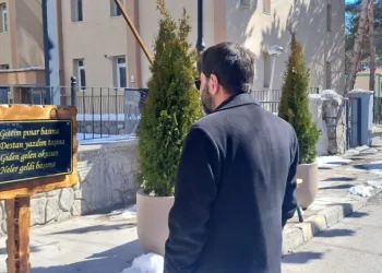 Erzincan’ın Şemsiyeli Sokağı manilerle renklendi