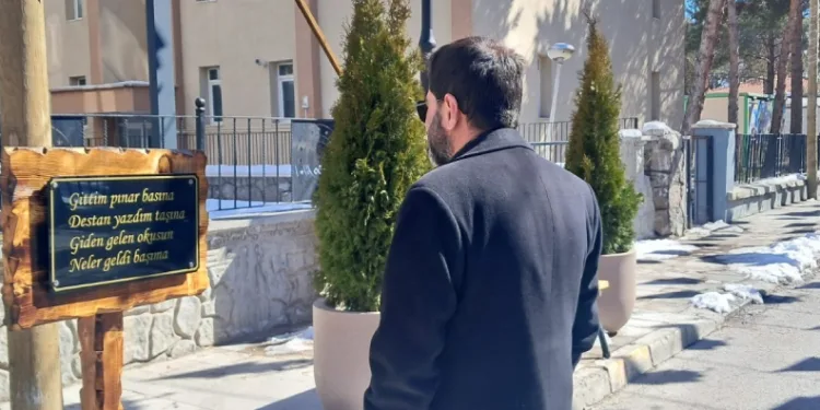 Erzincan’ın Şemsiyeli Sokağı manilerle renklendi