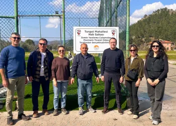 Marmaris Turgut Mahallesi’nde futbol sahası yenilendi