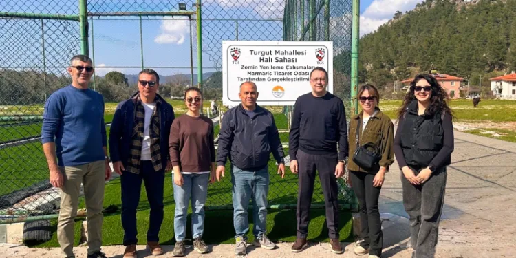 Marmaris Turgut Mahallesi’nde futbol sahası yenilendi