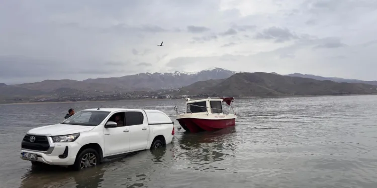 Elazığ’da kış mevsimi balık örneklemesi çalışması