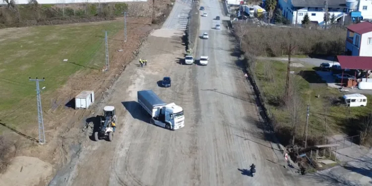 Çarşamba-Ayvacık karayolunda çalışmalar sürüyor