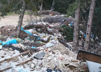 Doğanın kalbine çöp doldurdular