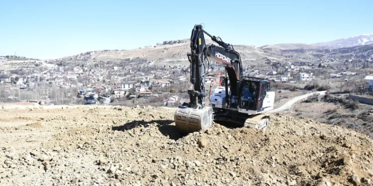 Yeşilyurt’un Mullakasım Mahallesi yeni yollarla buluşuyor