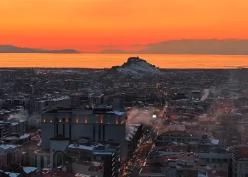 Van Gölü’nde güneşin vedası mest etti