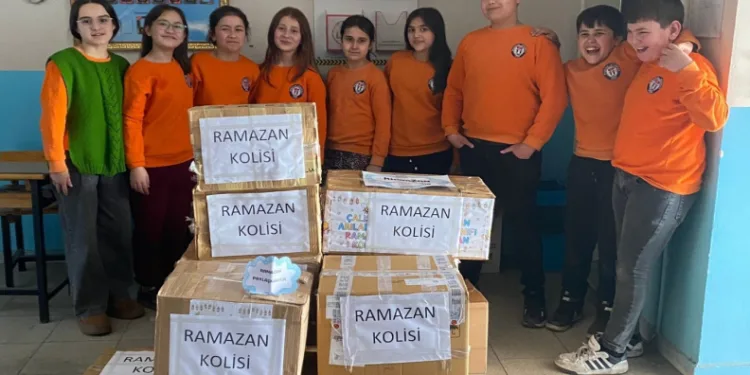Başçayır’da minik yüreklerden Ramazan kolisi