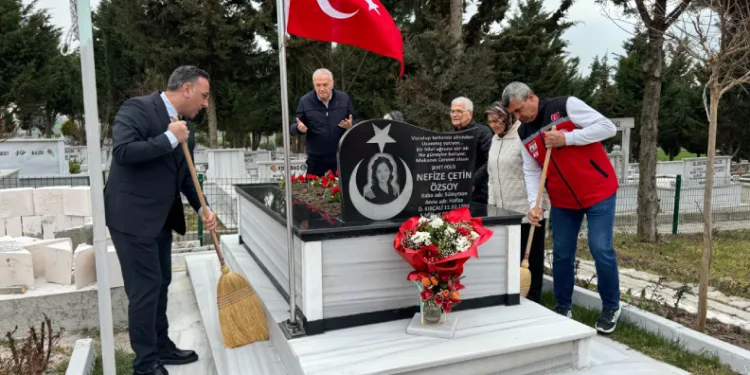 Şehit kabirlerine vefa dokunuşu