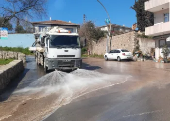 Dilovası’nda cadde ve pazar yerlerinde Ramazan ayı temizliği