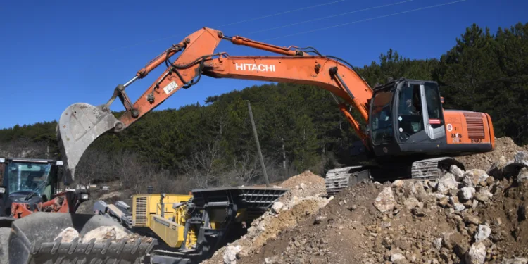 Kastamonu’da kışın hasar gören köy yollarında onarım mesaisi