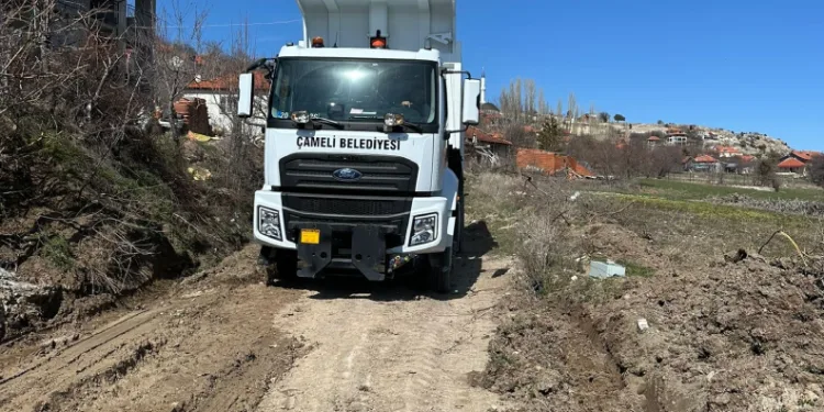 Çameli Belediyesi yol bakım çalışmalarına hız kesmeden devam ediyor