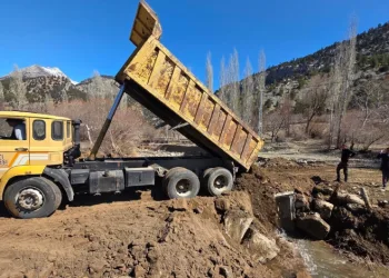 Yağışlar sonrası kapanan yol yeniden ulaşıma açıldı