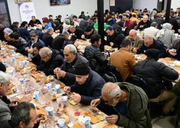 Başkan Taşkın vatandaşlarla iftar sofrasında buluştu