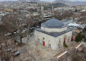 Depremde hasar alan Mevlevihane Cami yeniden ibadete açıldı