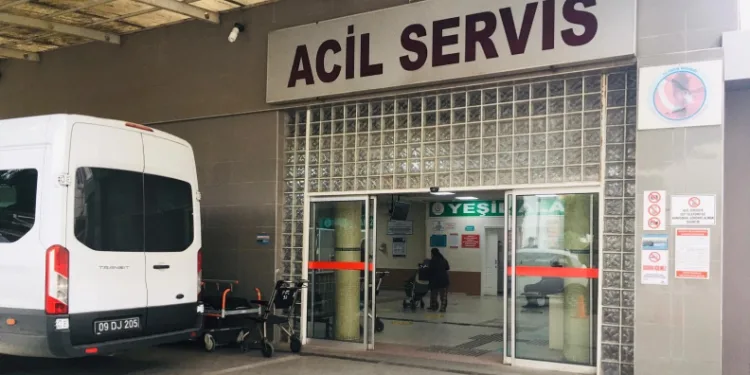 Elleri kelepçeli halde hastaneden kaçan şahıs güvenlik güçlerini alarma geçirdi